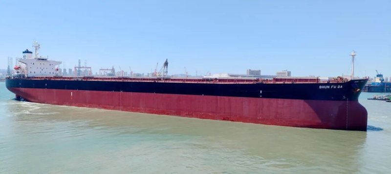 大连中远海运重工圆满完成“顺富达”轮修理工程获船东点赞.jpg