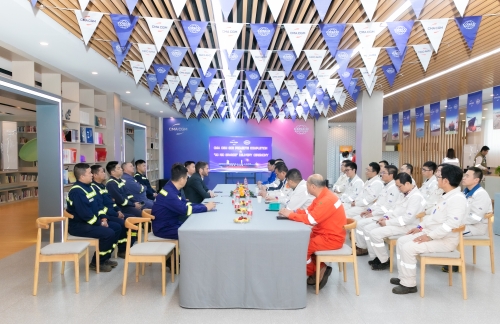 舟山中远海运重工举行达飞轮船系列集装箱船脱硫改装项目完工交付仪式.jpg